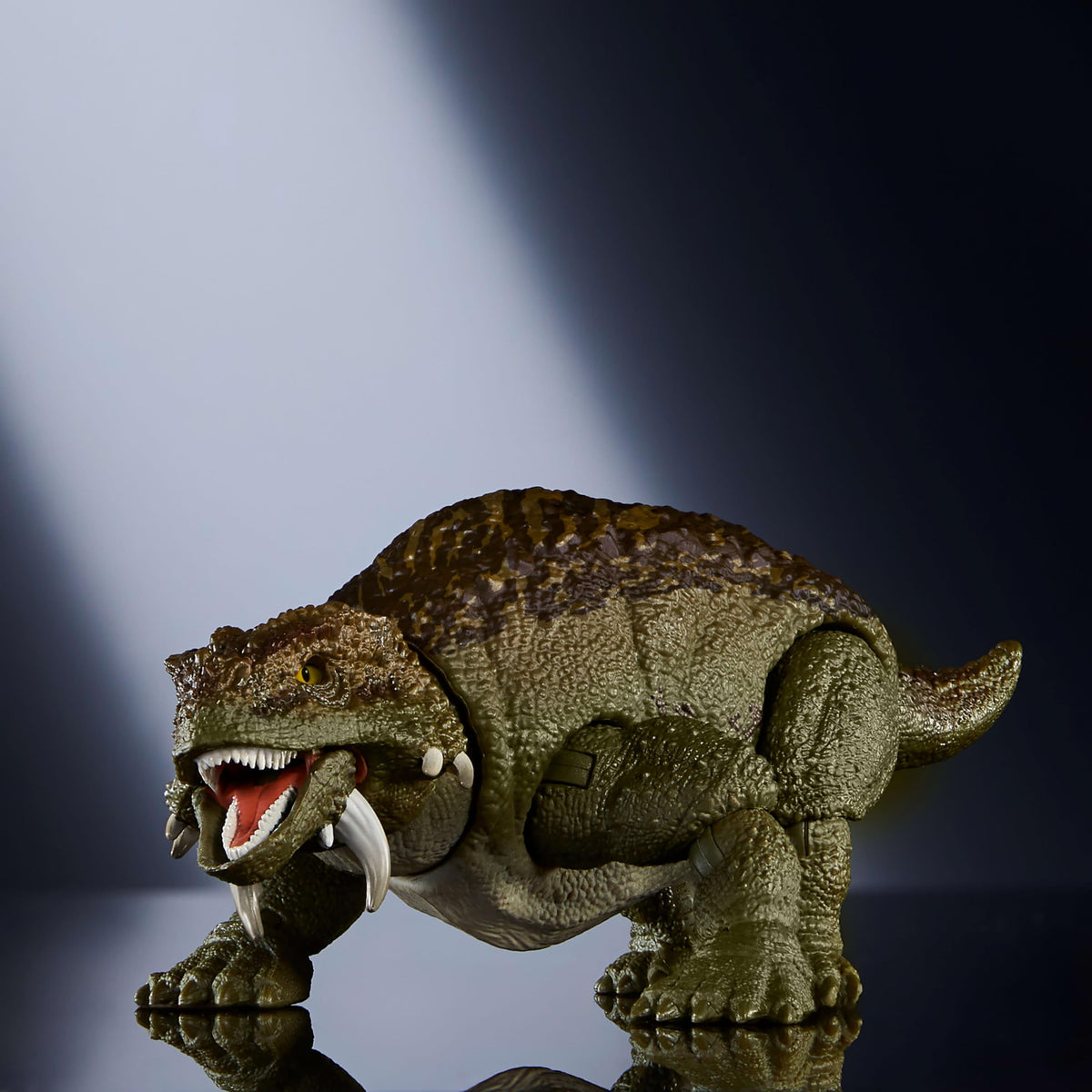5.8-inch length fits compact shelves and battle scenes.