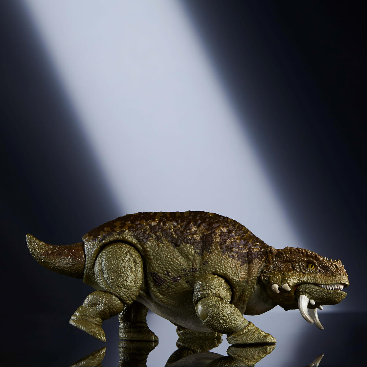 Removable tail adds play and display variety.
