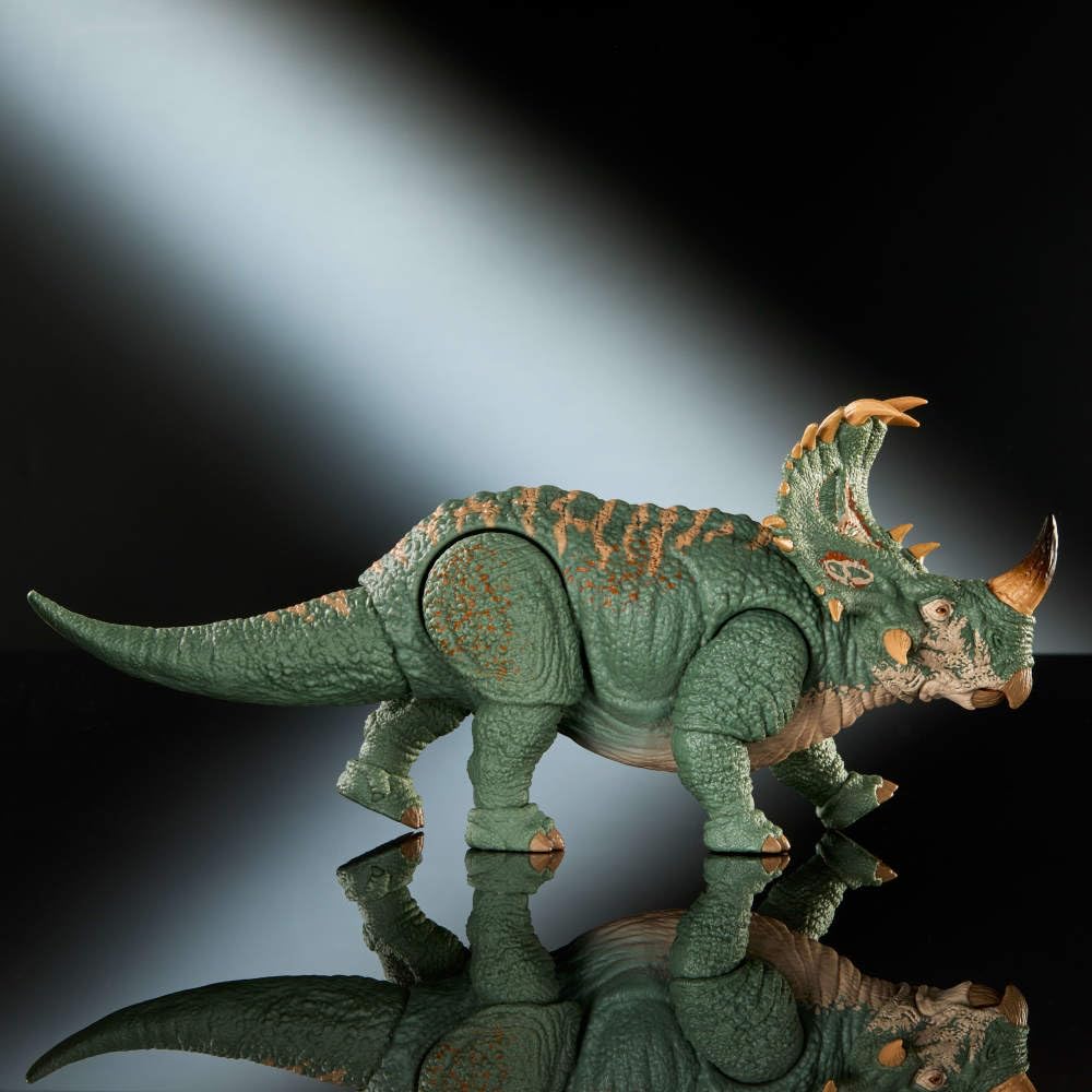 Mattel Jurassic World Hammond Sinoceratops deluxe figure with swappable lower jaw for pose options.