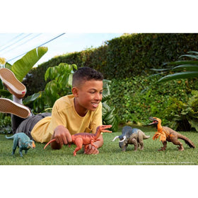Mattel Jurassic World Rebirth Utahraptor roars for immersive battles.