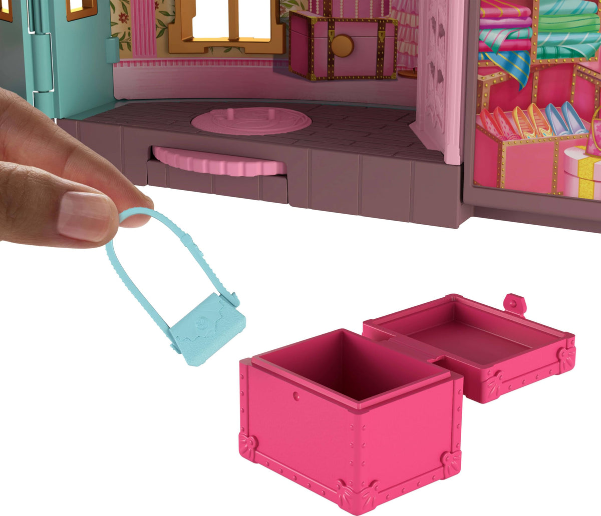 Mattel Wicked dorm playset: Glinda's bobbling head adds expressive posing for scenes.