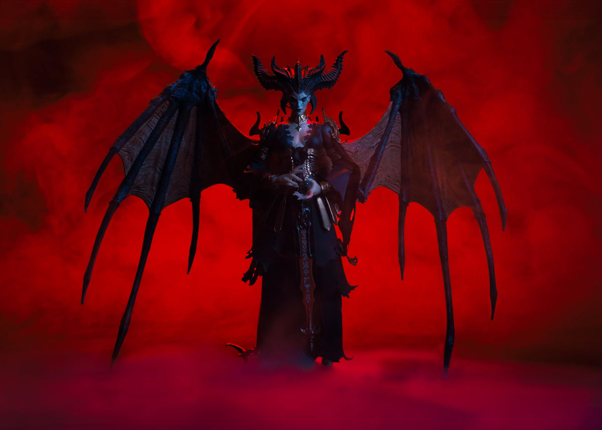 Extended wings on Lilith for dynamic display and dioramas