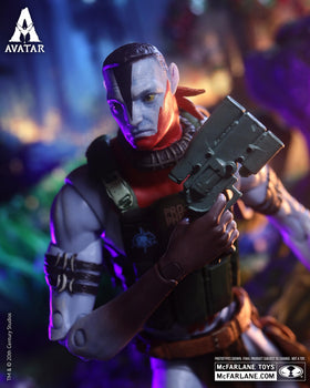 McFarlane Toys Avatar Quaritch in-box display option for collectors