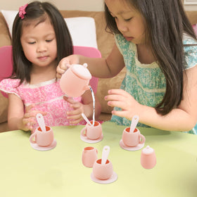 MCGMITT dishwasher-safe silicone set simplifies post-play cleanup.