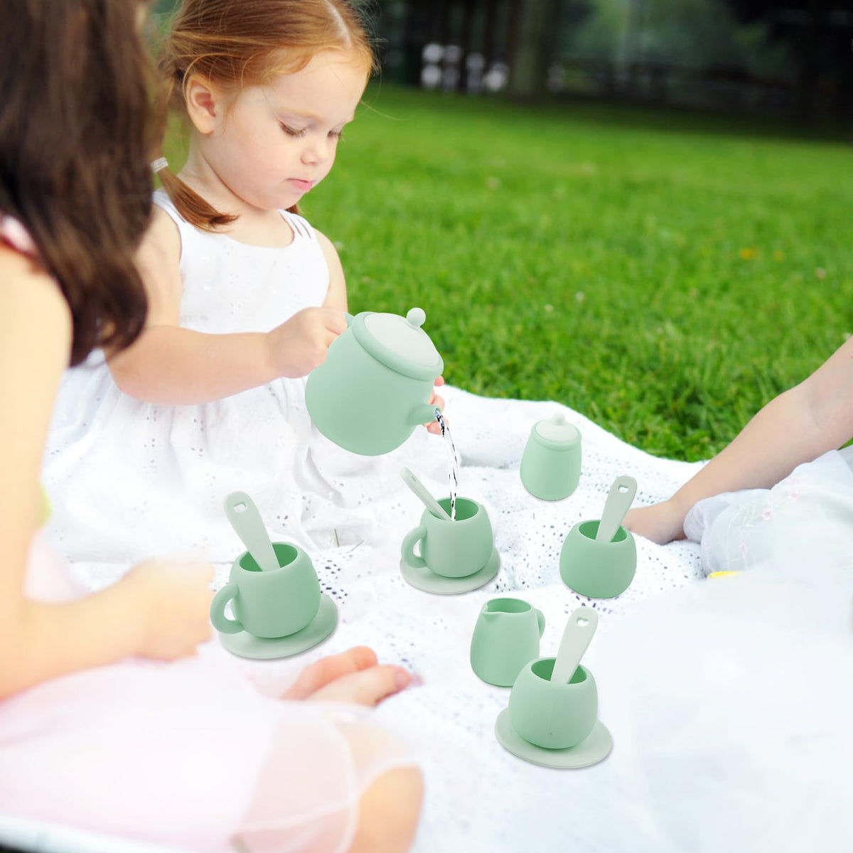 MCGMITT gift box presents a charming, ready-to-gift tea party set