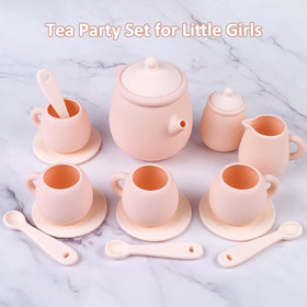 MCGMITT sugar bowl with lid for tidy, imaginative tea setups.