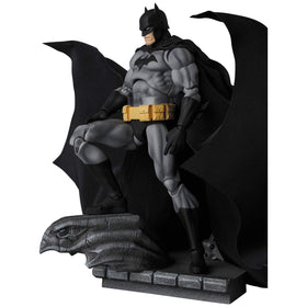 Medicom Batman Hush Black Version figure front view for dynamic display