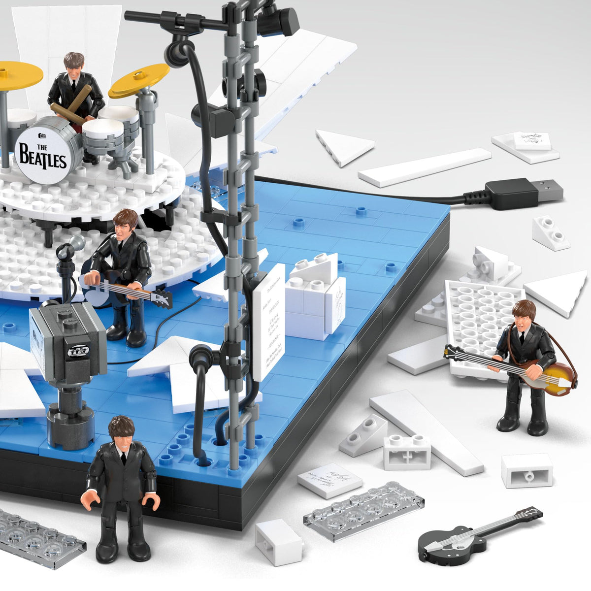 681 bricks with MEGA compatibility for versatile building sessions.