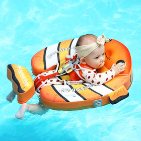 Megapuxin Mambobaby tummy float position enables natural kicking.