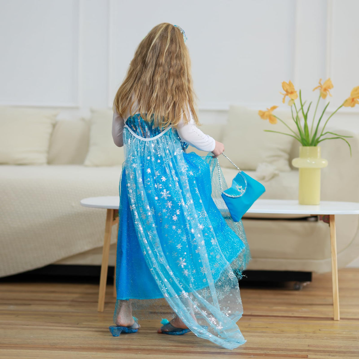 Meland Princess dress with embroidered waistline for a refined touch.