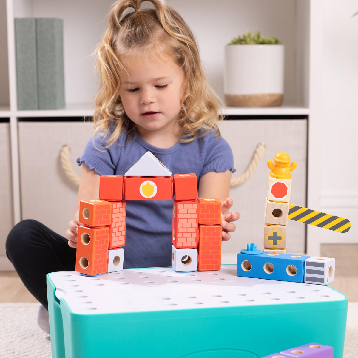 Blockables Deluxe City car wash flaps add interactive details