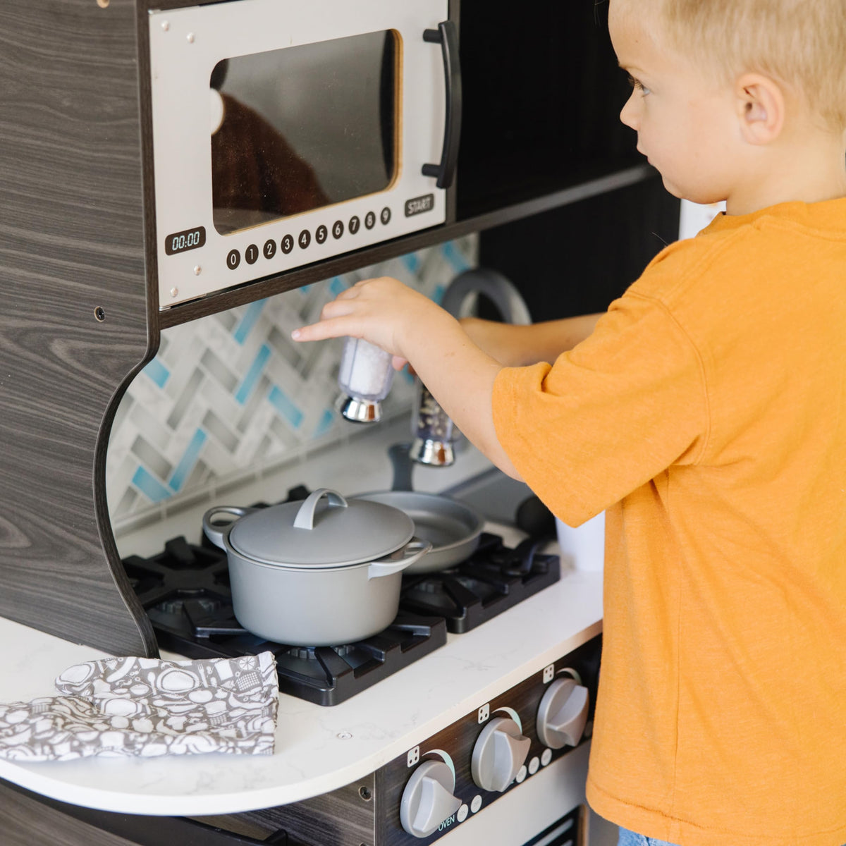 Melissa & Doug oven and stove dials turn for interactive pretend cooking.