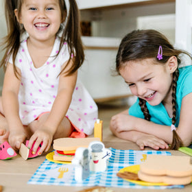 Double-sided activity card supports counting and matching activities.