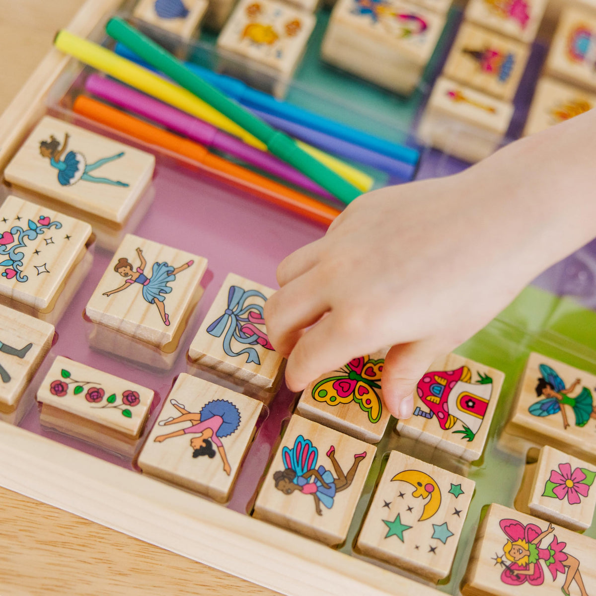 Melissa and Doug craft kit supports color recognition and patterning in kids.
