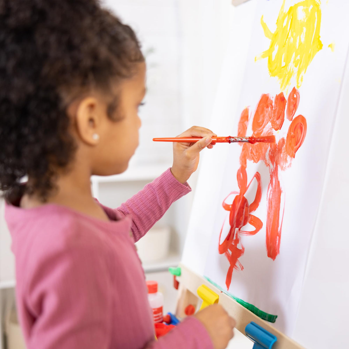 Melissa & Doug deluxe easel folds flat for compact storage.