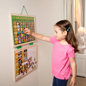 Melissa & Doug deluxe sturdy hanging cord for easy wall mounting.