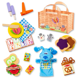 Felt sandwich pieces encourage stacking and sequencing during imaginative play.