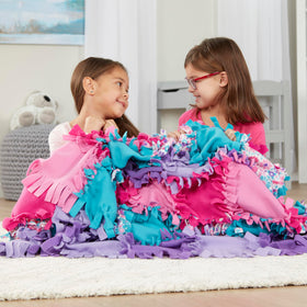Melissa & Doug fringe knots simplify assembly and knot practice