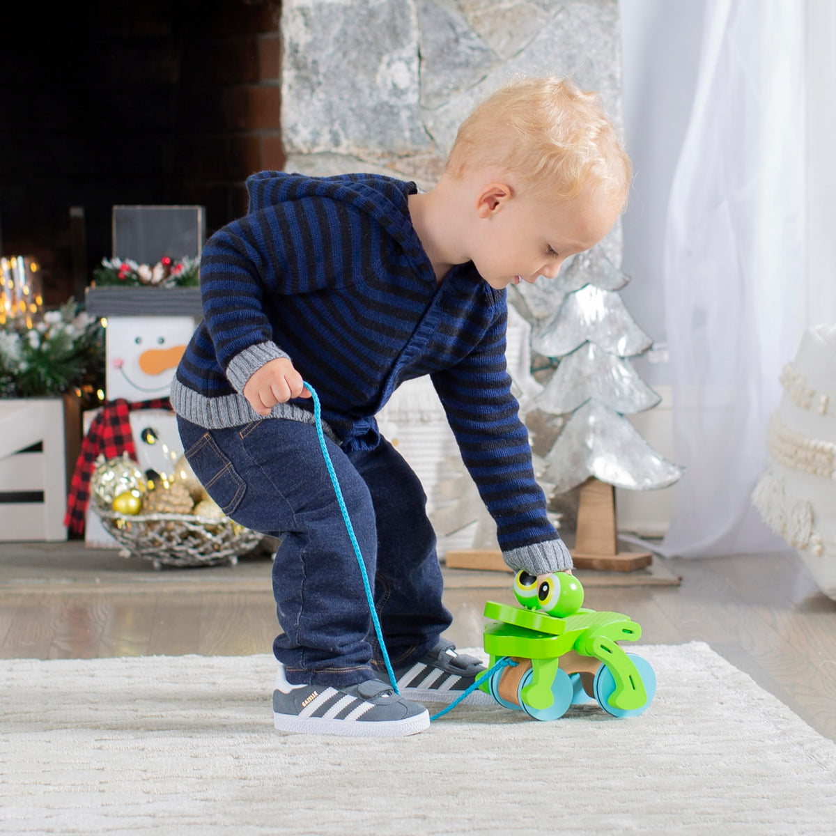 Melissa & Doug Frolicking Frog pull toy, side view, moving parts in action