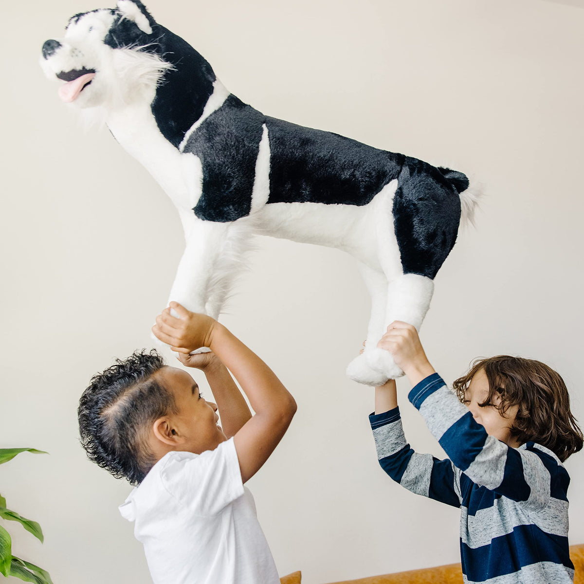 Melissa and Doug Giant Siberian Husky detailed markings help spark imaginative adventures.