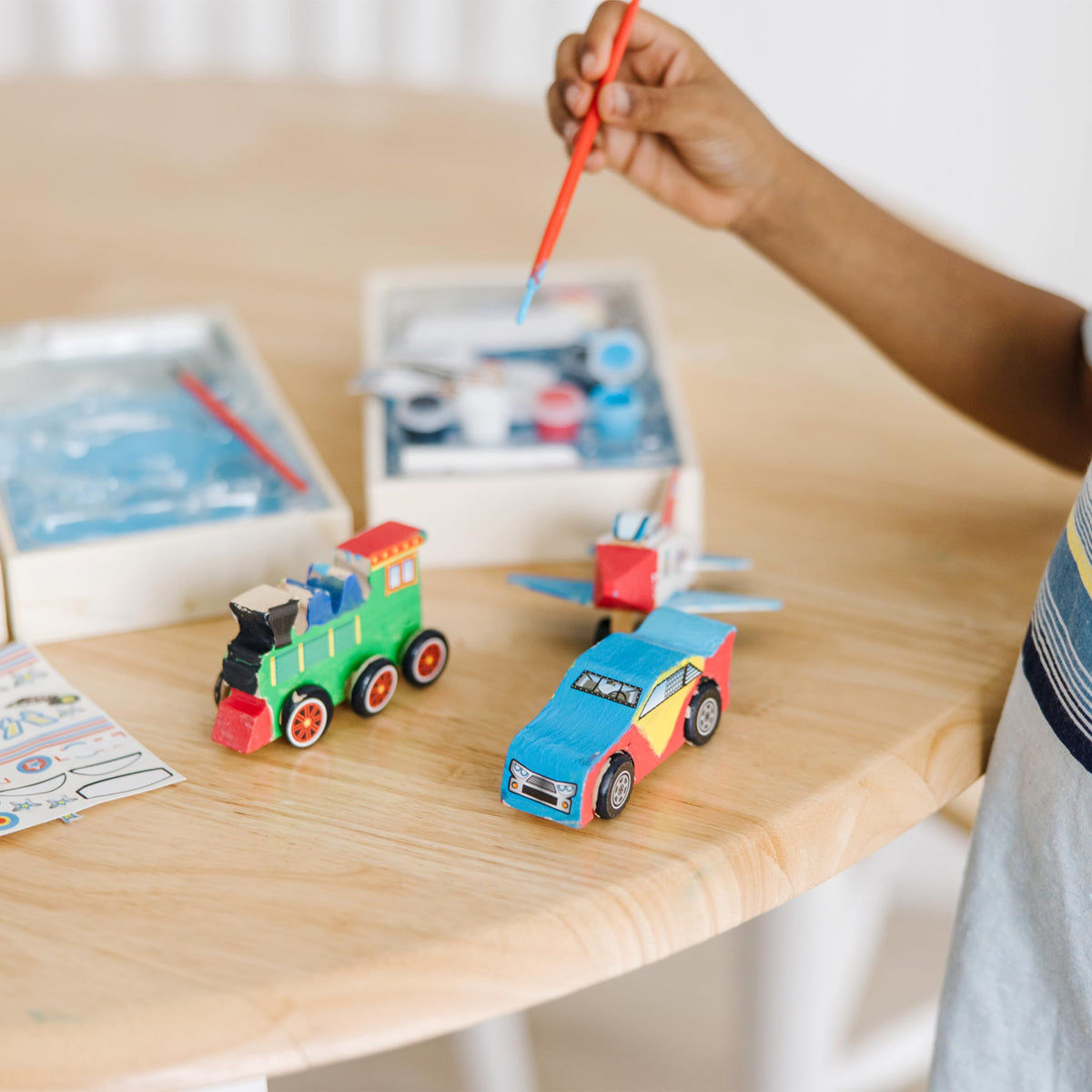 Ideal for rainy days and family crafting sessions with Melissa & Doug.