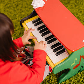 Melissa & Doug Learn-to-Play Piano's durable materials support long-lasting screen-free play.