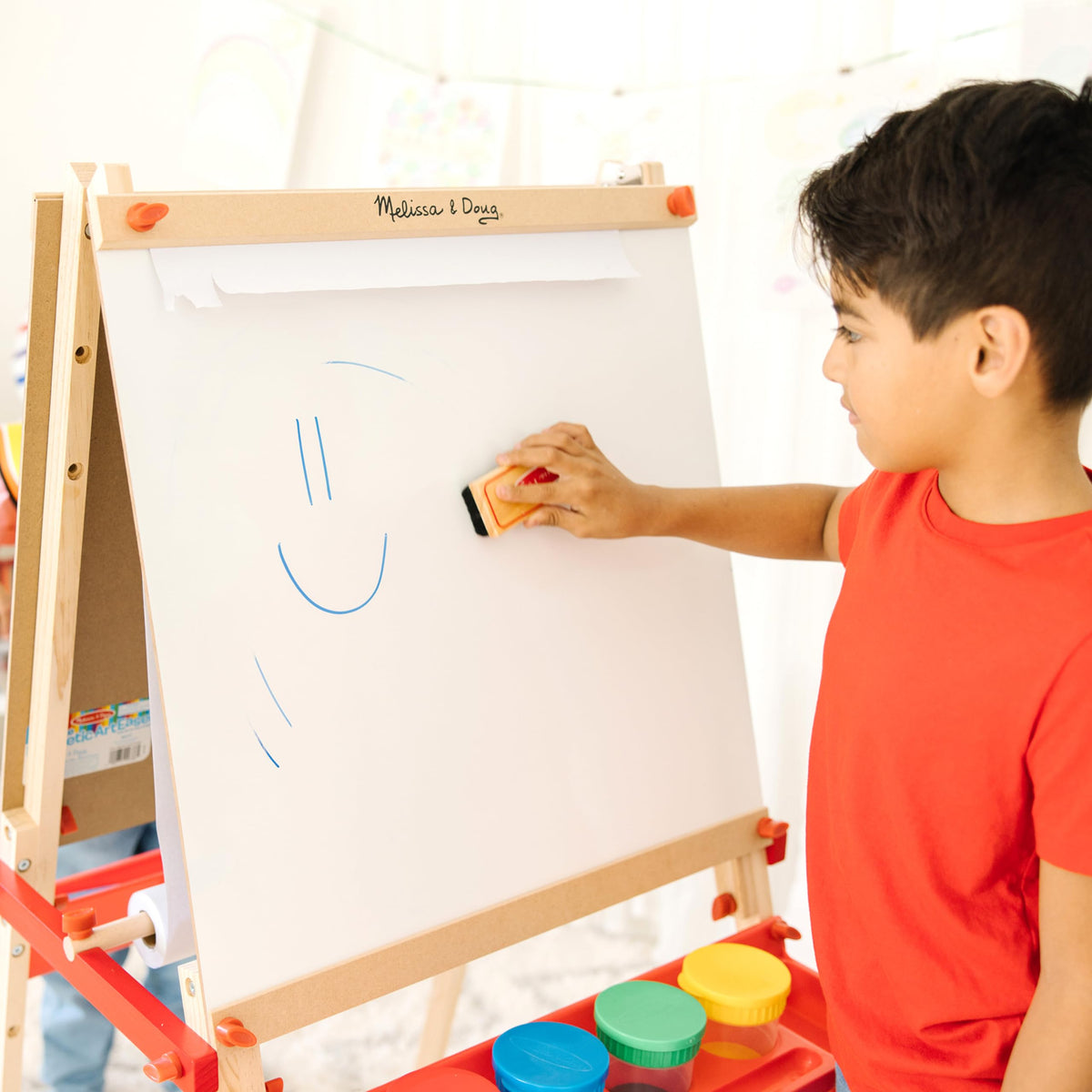 Melissa & Doug paint cups keep colors organized for mess-free painting