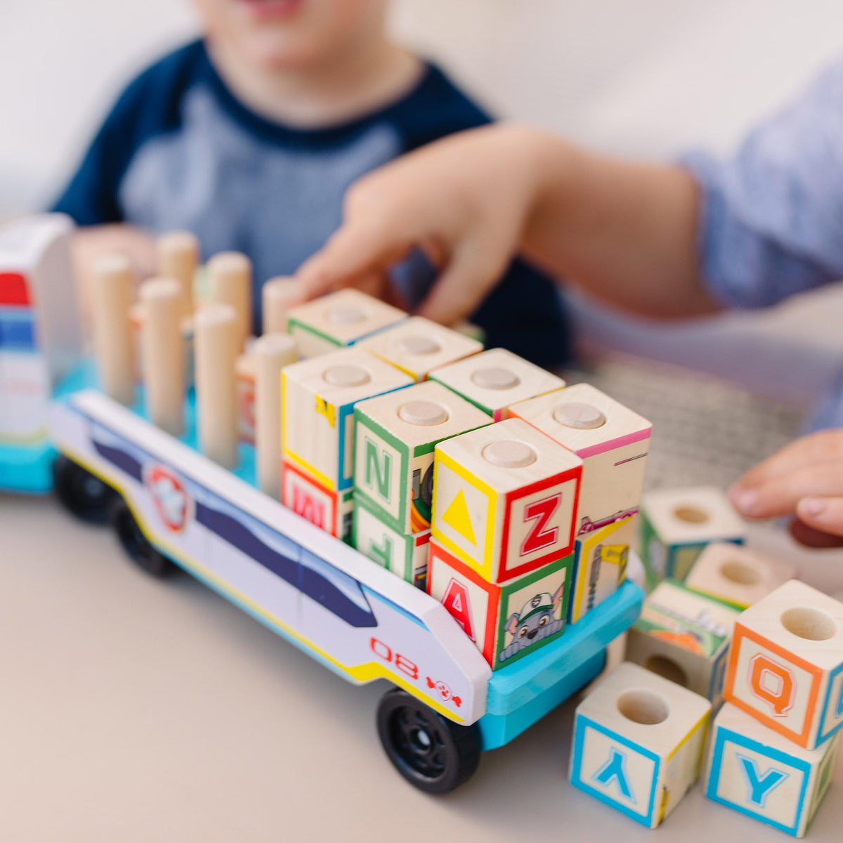 Trailer dowels securely hold blocks during stacking and building.