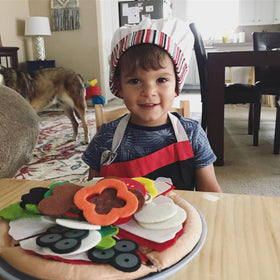 Melissa & Doug pizza setup creates a colorful, interactive kitchen pretend play