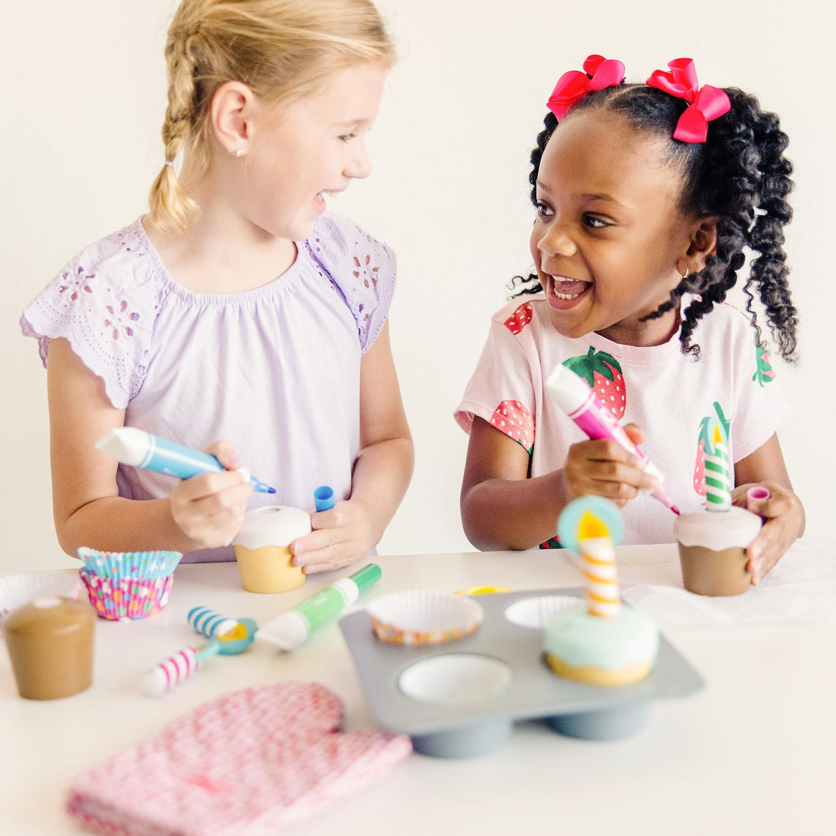 Melissa and Doug play food cupcake set invites imaginative kitchen pretend play.