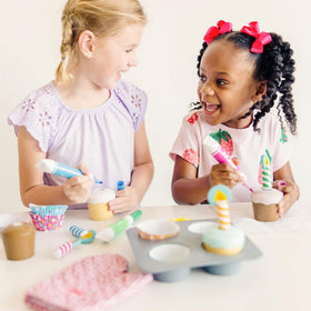 Melissa and Doug play food cupcake set invites imaginative kitchen pretend play.