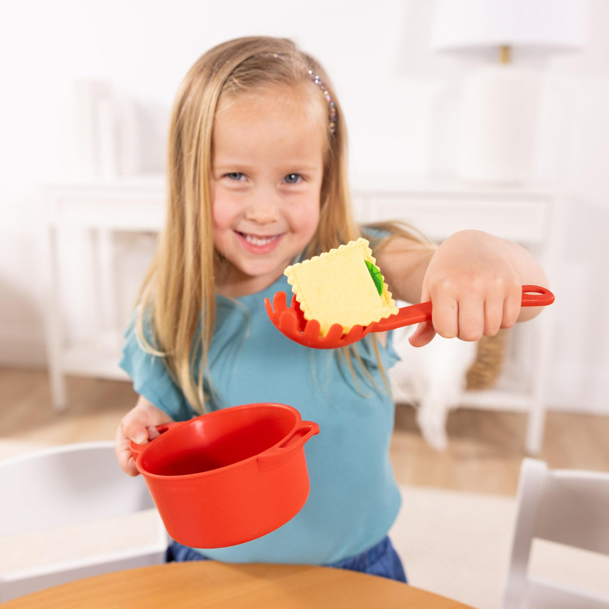 Melissa & Doug sauce toppings add color and flavor to pretend meals