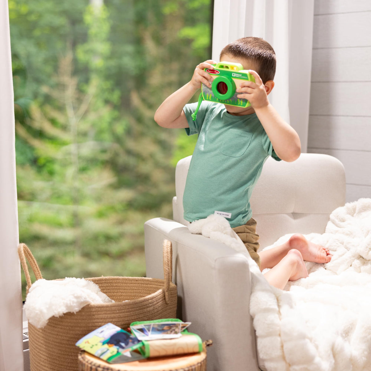 Melissa & Doug Rocky Mountain camera back view shows interactive controls for pretend photography
