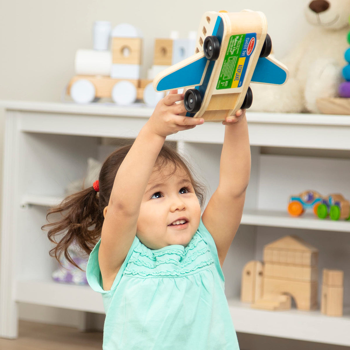 Screen-free Melissa & Doug play encourages focus and creative exploration.