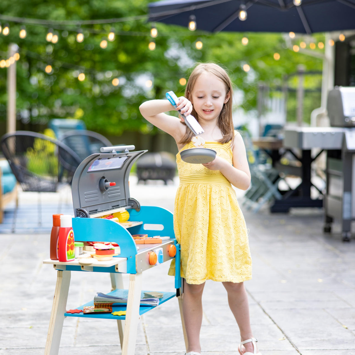 Melissa & Doug smoker box with chimney for realistic pretend barbecue sessions