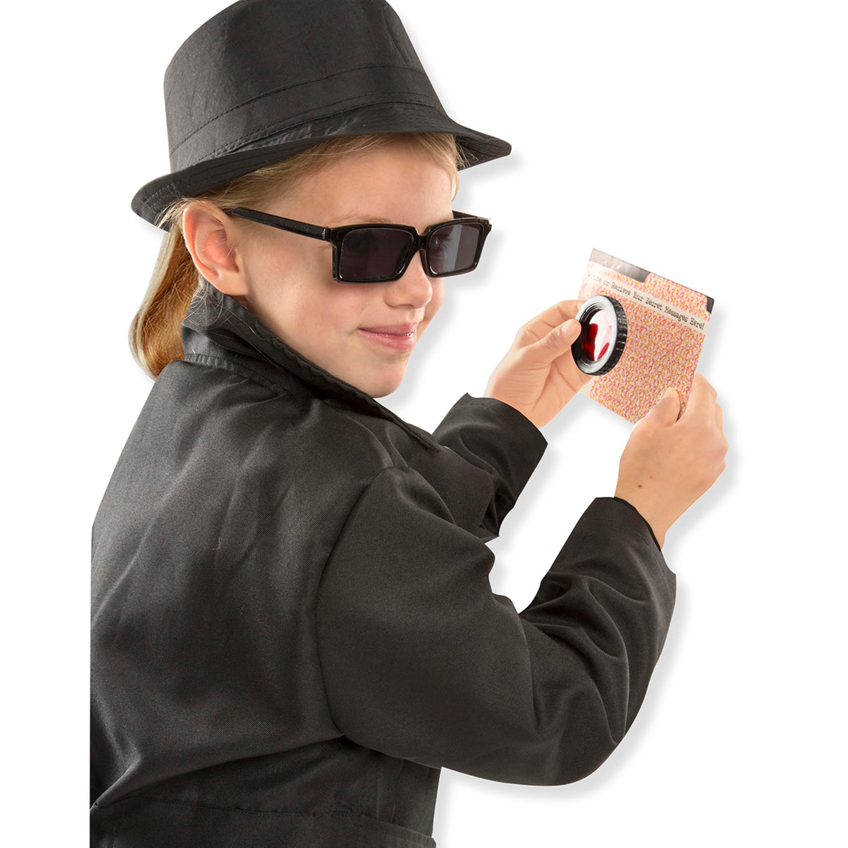 Melissa & Doug complete 6-piece spy set ready for adventures.