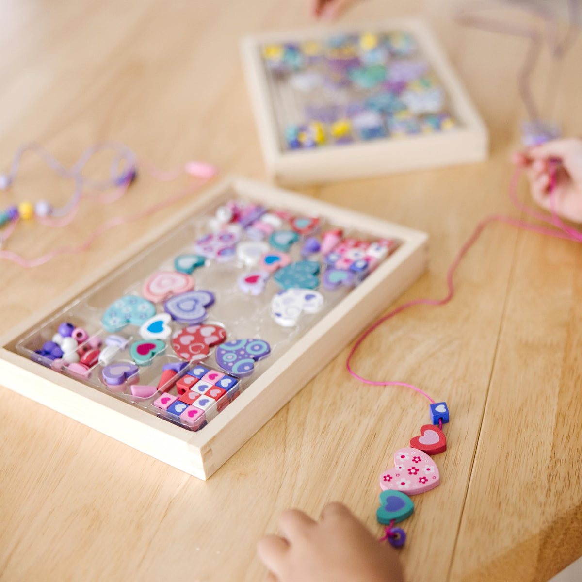 Gift-ready Melissa & Doug bead set for young crafters