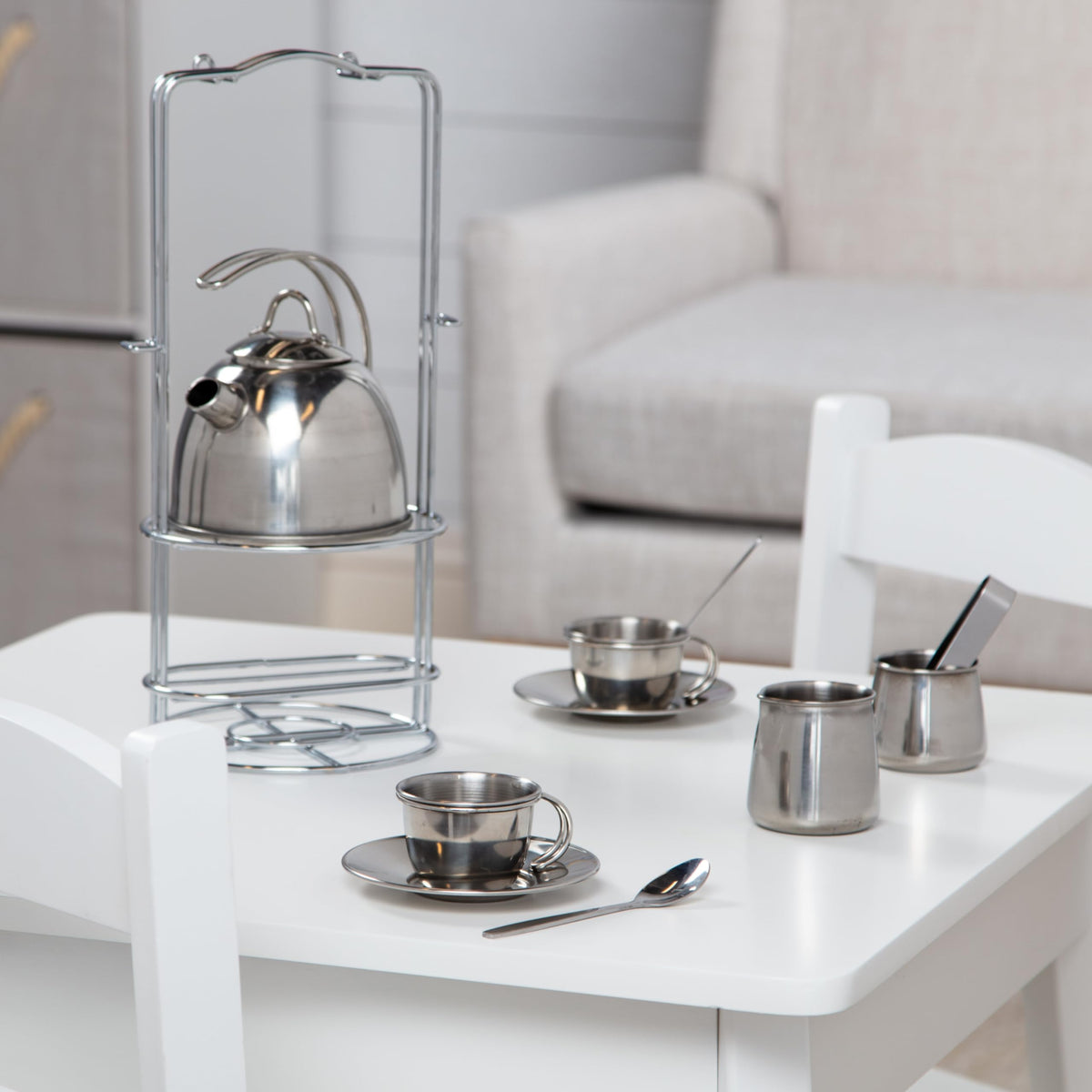 Melissa & Doug tea set mirror finish adds extra fancy flair to playtime.