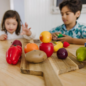 Melissa & Doug 7-piece vegetables set for durable, realistic kitchen pretend play.
