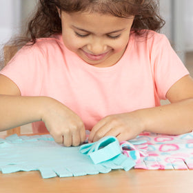 Melissa & Doug versatile project options include scarves and smaller pieces.