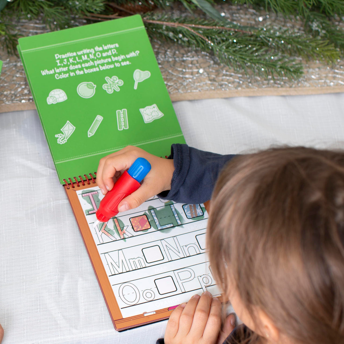 Melissa and Doug Water Wow Color Reveal pages deliver magic without mess