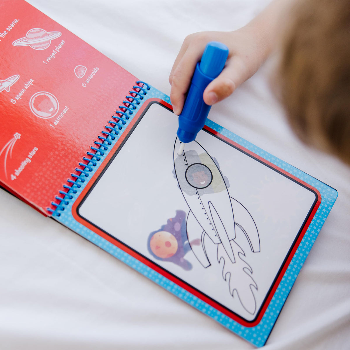 Melissa & Doug Water Wow water pen stores inside the pad for convenience.