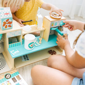 Melissa & Doug wooden drink dispenser for pretend beverages