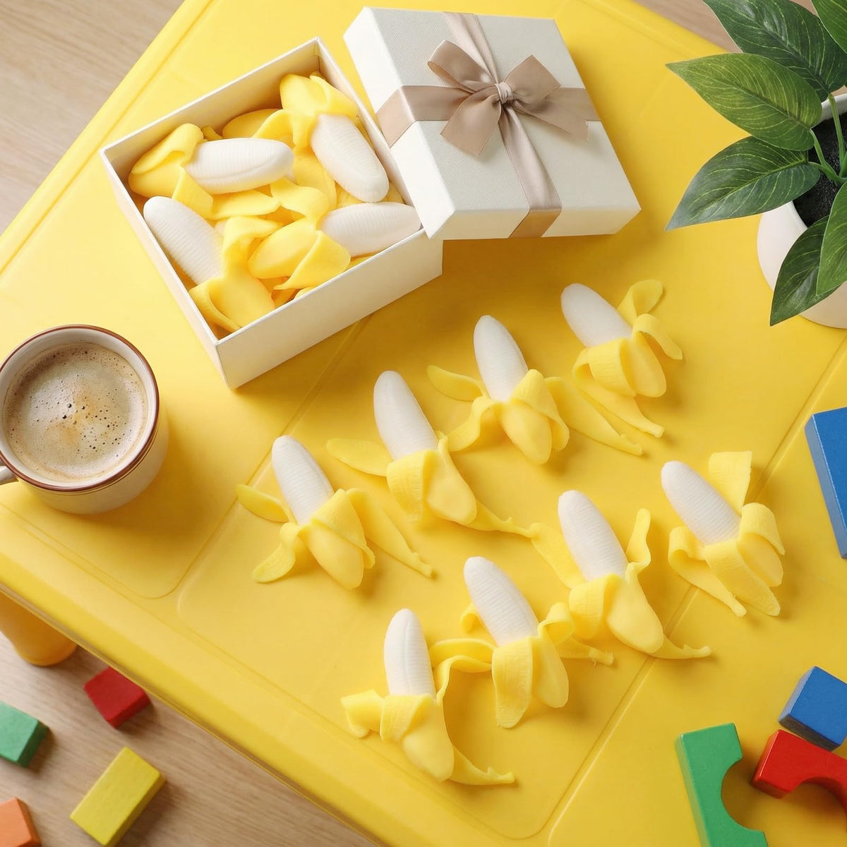Meooeck banana toy in gift bag adds surprise
