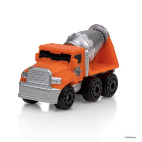 Micro Machines MMW0021 orange theme visuals stand out on shelves.