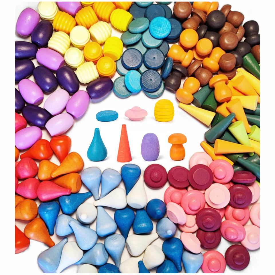 MIKNEKE 81 wooden loose parts in a sensory bin for creative design.