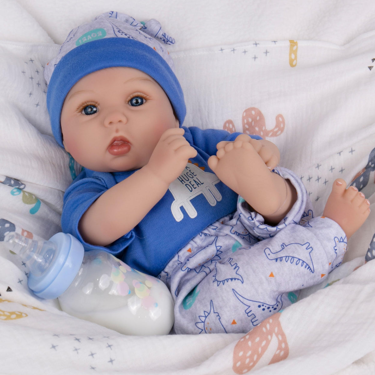 Milidool feeding bottle and magnetic pacifier for realistic care