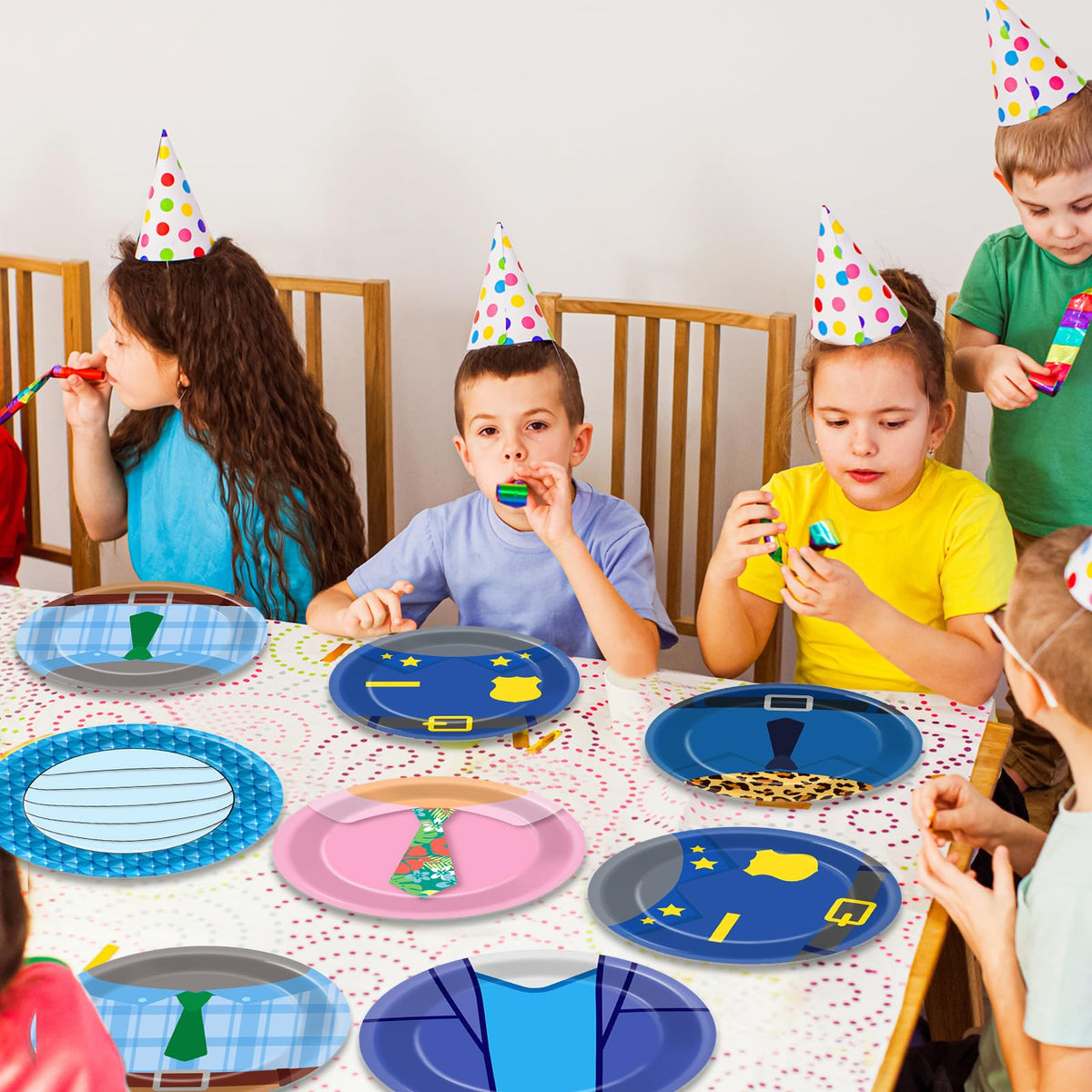 MinFyberd cartoon animals plates city adventure design, disposable for easy post party cleanup.
