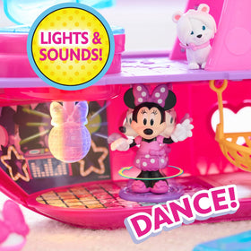 MINNIE Bowdazzling Yacht figures display encouraging storytelling with Minnie and friends.