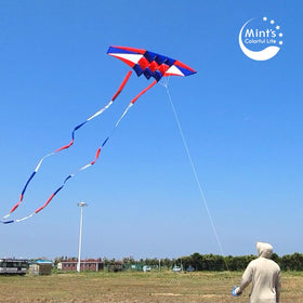 Mint's Colorful Life 300ft string and handle for smooth control during launch
